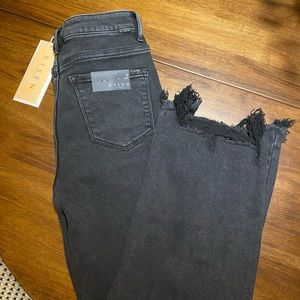 Risen Distressed Straight Leg Cropped Sz 9/29